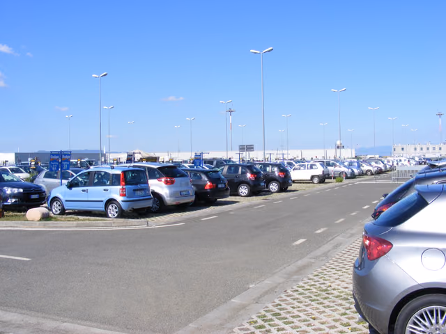Car Rental Guide: Programs, Insurance, and Which Card to Pay With