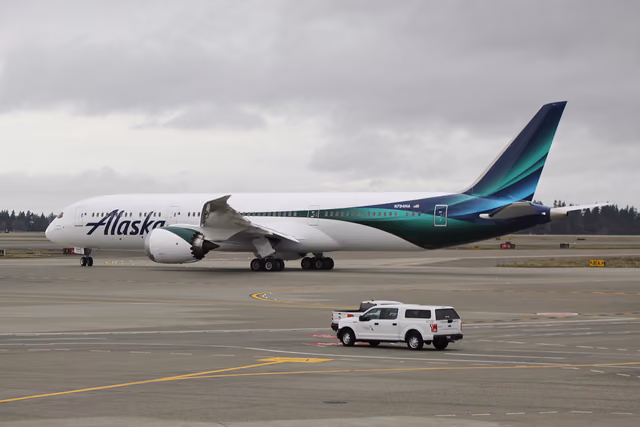 Alaska Airlines Titanium and Suites Check-In at Seattle: Who Gets In and What It Includes