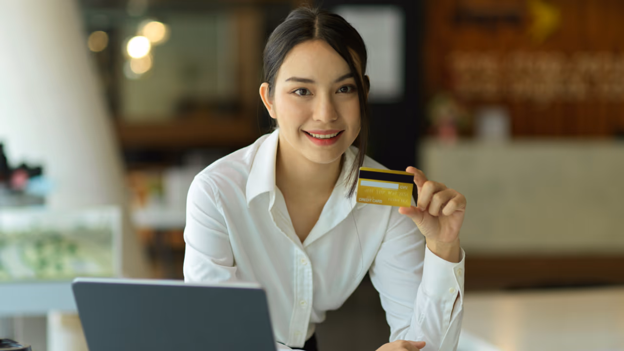 woman holding credit card