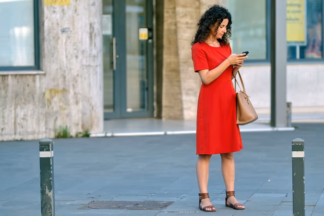 Airalo vs. Ubigi: The Best eSIM for International Travel