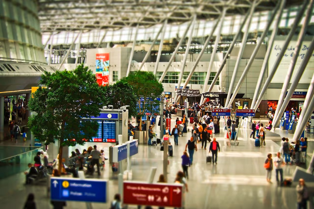 Amex Green vs. Chase Sapphire Preferred: Which Mid-Tier Travel Card Wins in 2026?