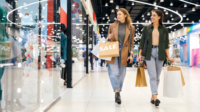 Are Store Credit Cards Worth It? A Strategic Analysis for Rewards Maximizers