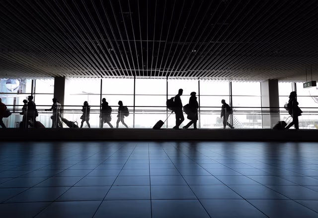Away Suitcases Review – Best Luggage Brand?