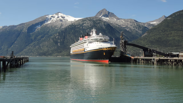 Best Alaska Cruises: Complete Guide to Ships, Routes & Booking with Points