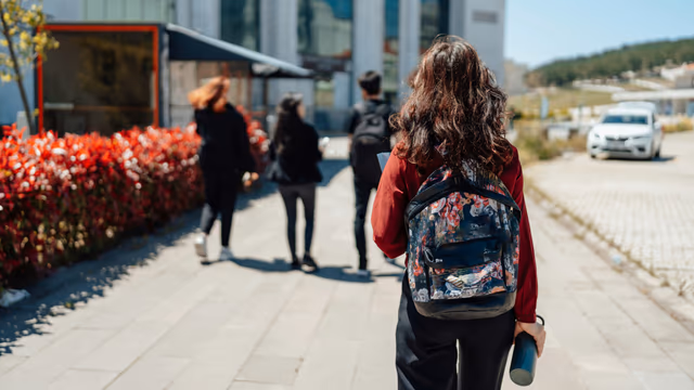 How to Pick the Best Credit Card for Study Abroad: Complete Student Guide
