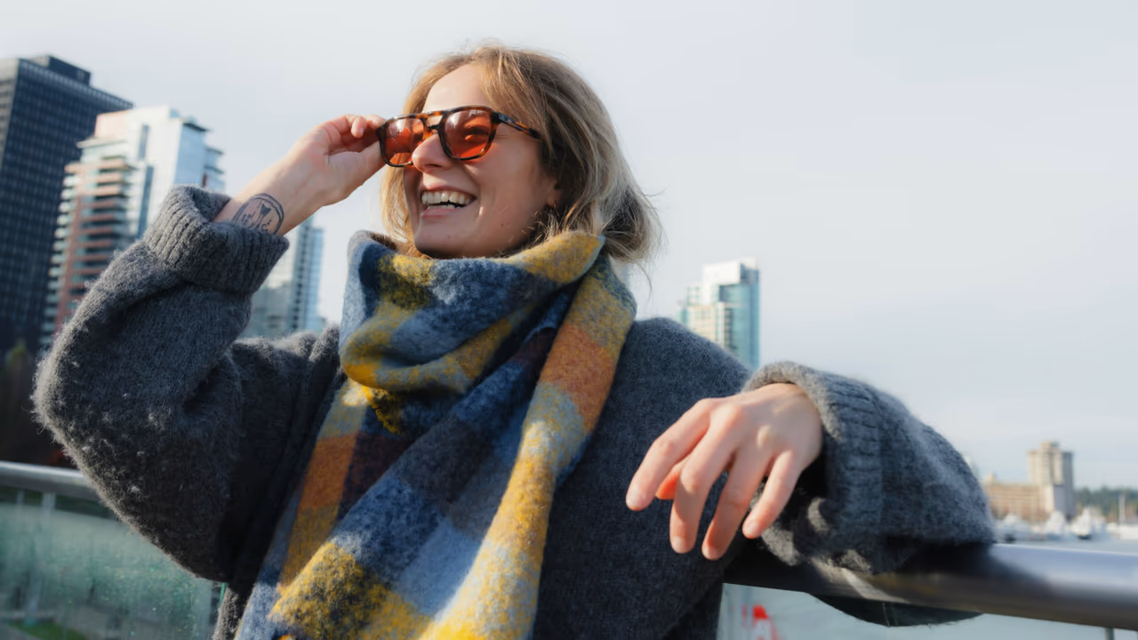 Smiling woman wearing sunglasses in city outdoors