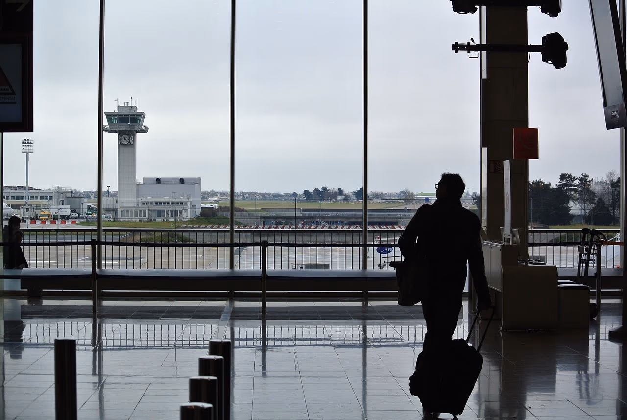 Comparing Lounge Access: Chase Sapphire vs American Express