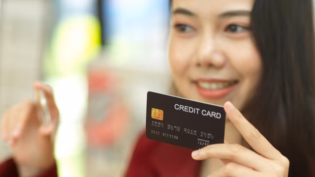 Best First Credit Cards for 18-Year-Olds in 2026