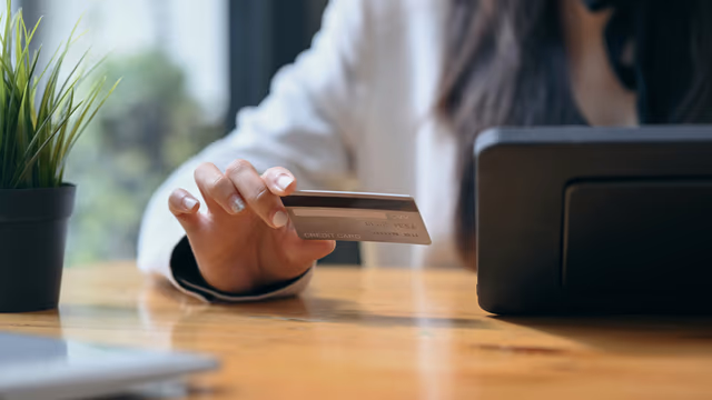 Discover vs American Express: Which Credit Card Issuer Is Right for You?
