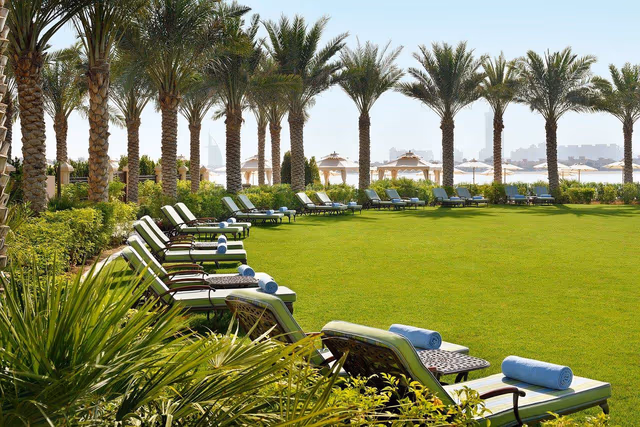 Best Hotel Credit Cards With Anniversary Free Nights for 2026: A Five-Card Lineup