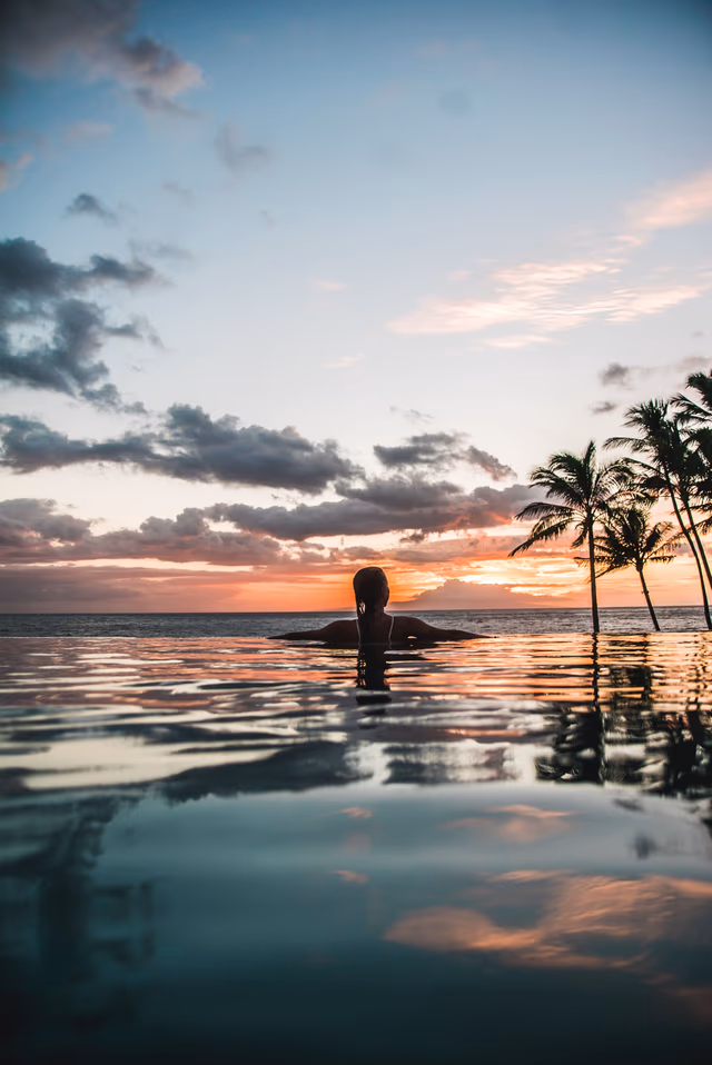 10 Hotels Around the World with Breathtaking Pool Views