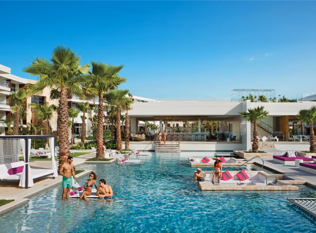 Riviera Cancun Travel Guide: Points-Friendly Hotels, Flight Strategy, and the Mexican Caribbean in 2026