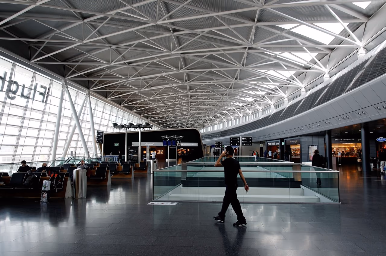 What Credit Cards Have The Best Airport Perks?