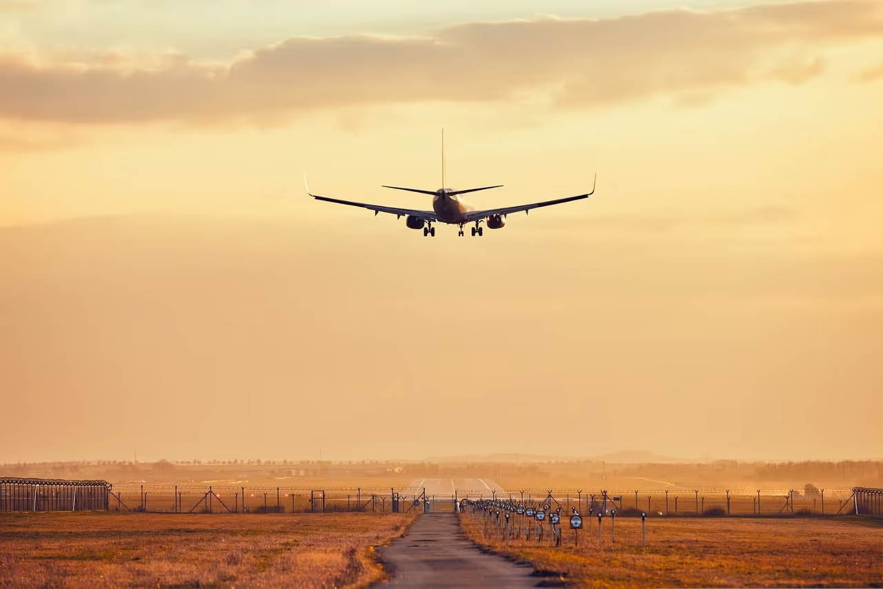 Why Use Frequent Flyer Miles vs Rewards Points?