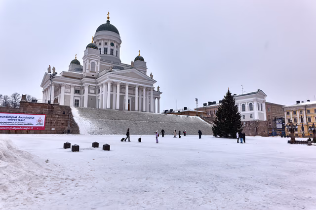 Book by October 10: Alaska Atmos Members Day Award Fares Up to 50% Off to Six Winter Cities