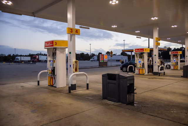 Shell Performance Elite World Mastercard Review 2026: 4% at Shell, Paid Back Only at Shell
