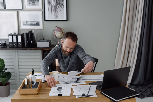 When to Close Unused Credit Cards: Should You Cancel or Keep Them?
